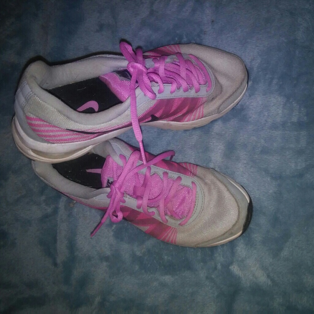 Nike tennis shoes